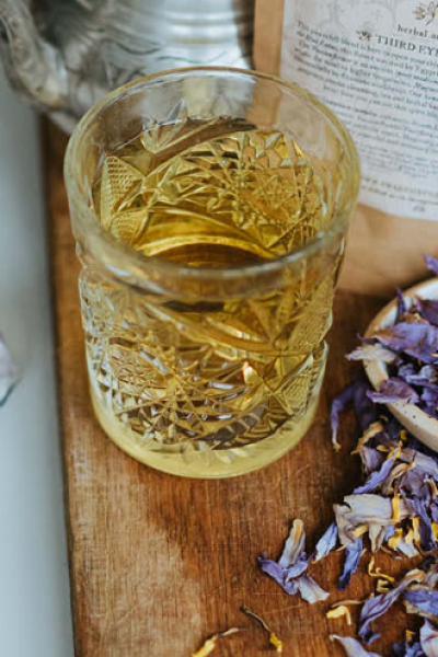 Ceremonie met Blauwe Lotus